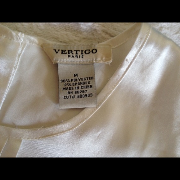 White top - Picture 2 of 3