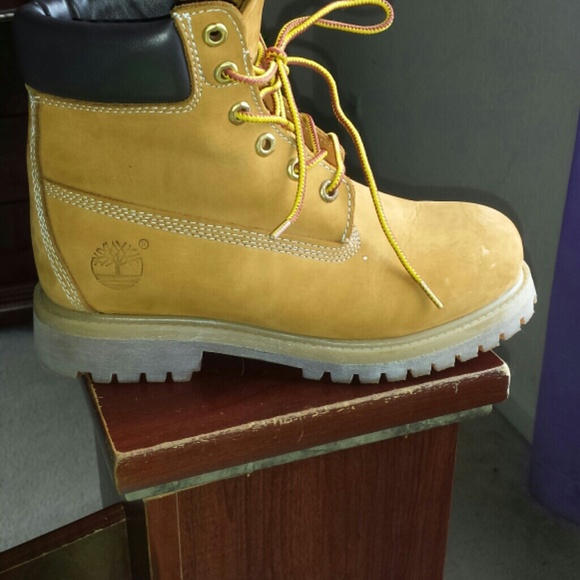 Authentic Timberland Boots 6.5 hold for** @ectho**