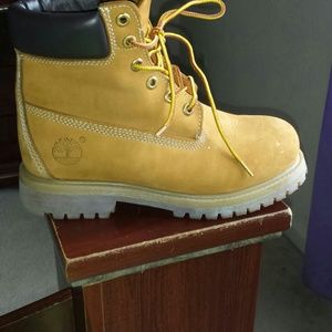 Authentic Timberland Boots 6.5 hold for** @ectho**