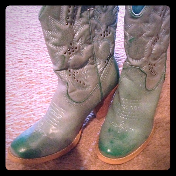 Light teal cowgirl boots !