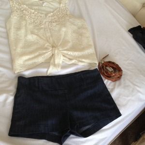 Strechy dark denim shorts by Top 10