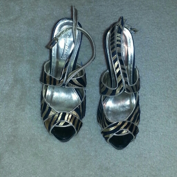 Sandal - Picture 2 of 3