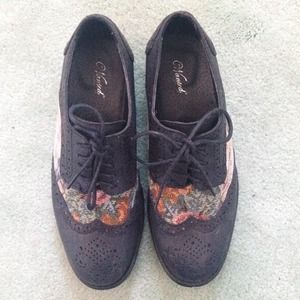 Wanted Embroidery Oxfords