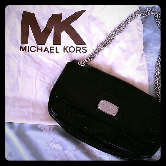 **SALE** Authentic Michael Kors cute purse.