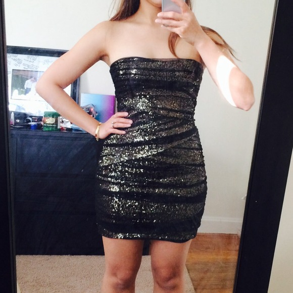 🎀 Bebe sequin dress - Picture 3 of 3