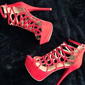 Red heels 👠