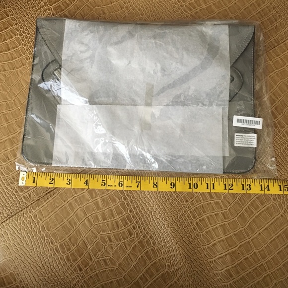 !SOLD! Oversized Fashion Clutch w/ Strap - Picture 3 of 4