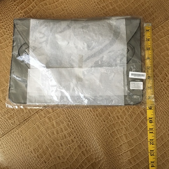 !SOLD! Oversized Fashion Clutch w/ Strap - Picture 4 of 4