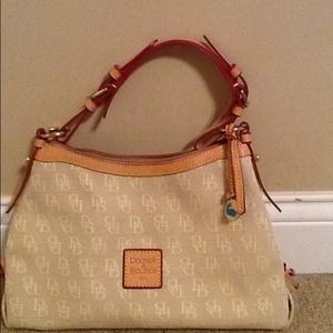 👜Reduced👜 Cream Dooney and Bourke purse.