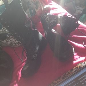 Combat boots