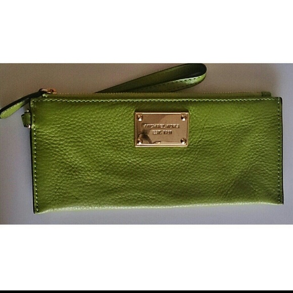 ~NEW~ Michael kors spring clutch! Never been used! - Picture 2 of 2