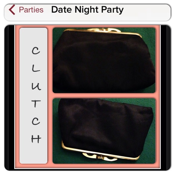 2/$10 🎉HP 2/28 🎉Clutch with Chain Strap