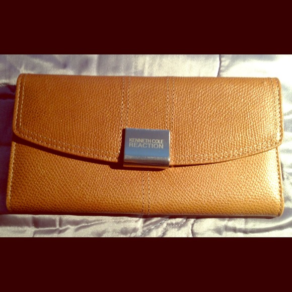 SALE!  Kenneth Cole Tan Leather Wallet