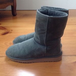 Olive Green Short Ugg Boots Size 7
