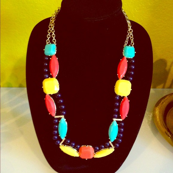 Jewelry - 🎉HP🎉Super cute statement  necklace