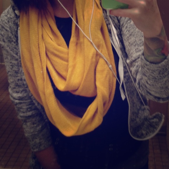 Cute wrap scarf - Picture 1 of 1