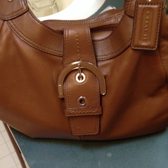Looking for makeup bag and scarf to match.