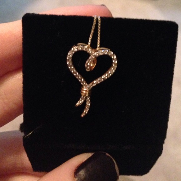 **RESERVED** 14KT GOLD HEART NECKLACE💗💛💕