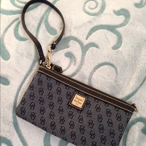 ⬇️REDUCED⬇️LARGE wristlet/mini purse