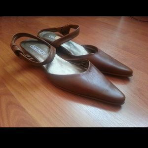 Vintage camel pointy flats