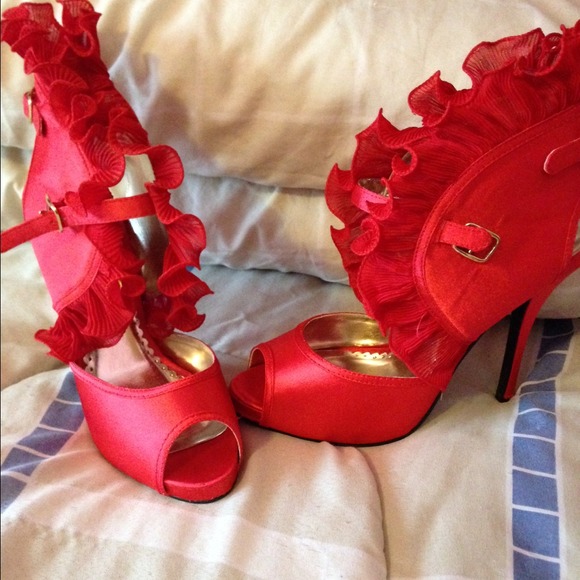 REDUCED!! Women Red Heels size 10 never worn