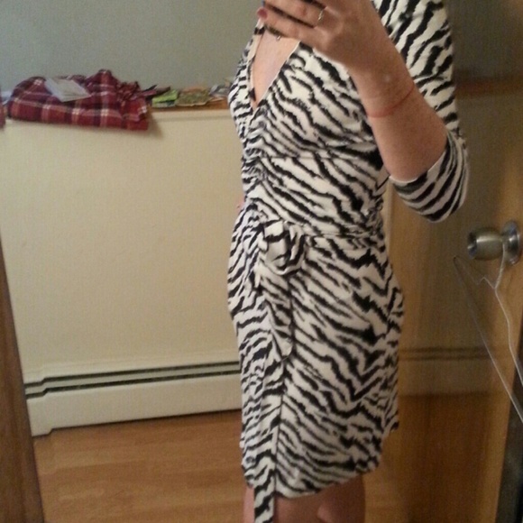 Bundled 🎇 Host pick 🎇 Express wrap dress - Picture 2 of 4