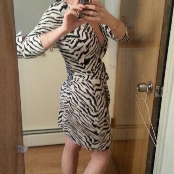 Bundled 🎇 Host pick 🎇 Express wrap dress - Picture 3 of 4