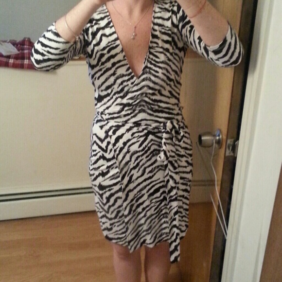 Bundled 🎇 Host pick 🎇 Express wrap dress - Picture 4 of 4