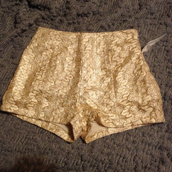 😍Gold glitter high waisted shorts!! NWT