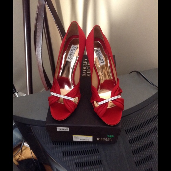 New Badgley Mischka Pump