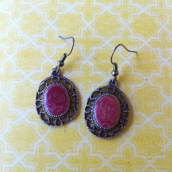 Set of two matching Earrings - Picture 2 of 4