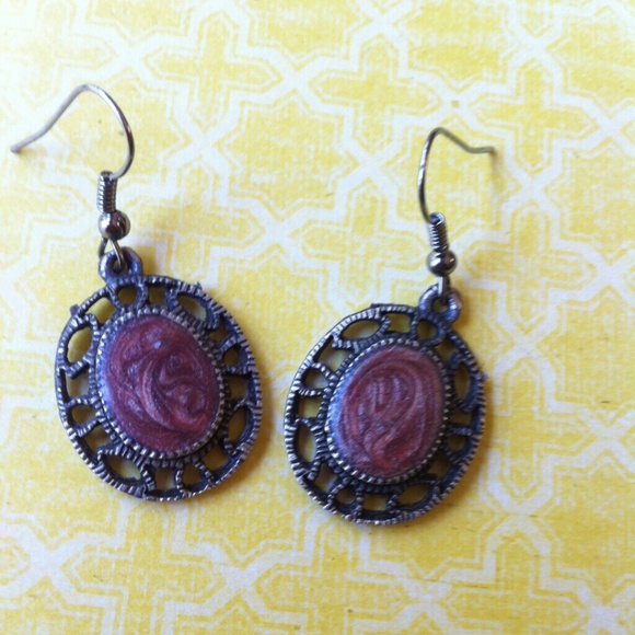 Set of two matching Earrings - Picture 3 of 4