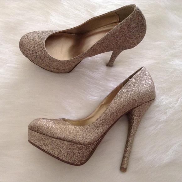 Delicious gold heels - Picture 4 of 4