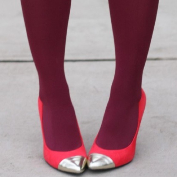 SOLD!! Coral cap toe pumps