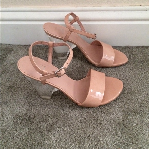 Stuart Weitzman Theone Patent Leather Lucite Heels - Picture 3 of 4