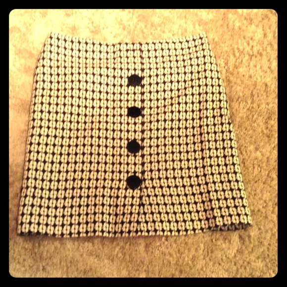 Isaac Mizrahi black/white plaid skirt