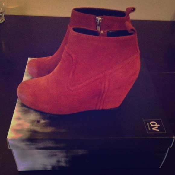 Dolce Vita Shoes - Dolce Vita Phillipa Rust Suede Wedge Booties