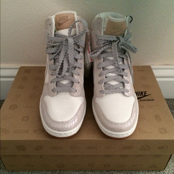 Nike- Women's Dunk Sky HI - Picture 2 of 3