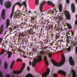 Floral loose shorts