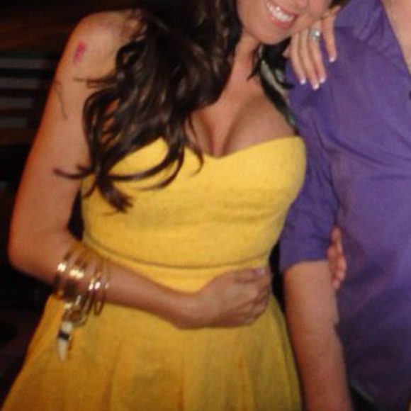 Cute Bebe flared sun dress - Picture 4 of 4