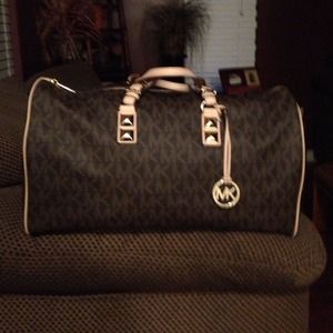 Michael Kors duffle bag RESRVED