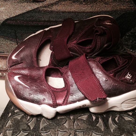 Nike burgundy hipster cloven hoof funky shoes 8