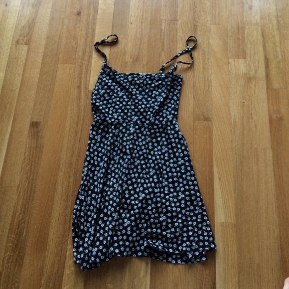 Adorable daisy h&m dress