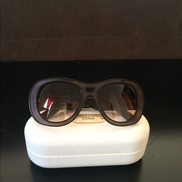 Chloe Accessories - Chloe sunglasses in seashell and  black