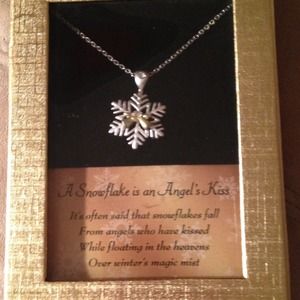 ❄️❄️Beautiful snowflake necklace ❄️❄️