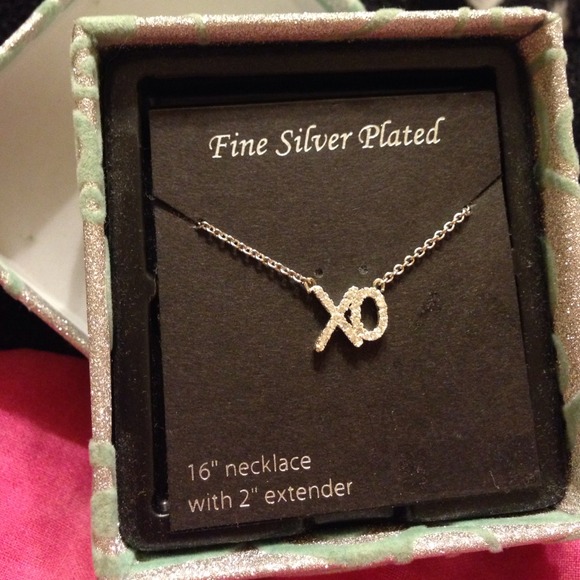 Gorgeous silver ❌⭕️ necklace!!