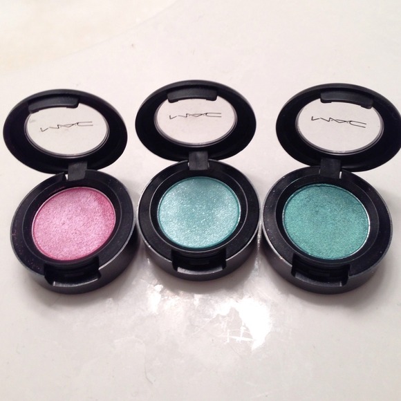 MAC eye shadows bundle