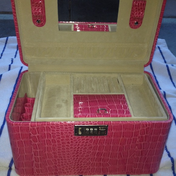 Travel jewelry/makeup organizer