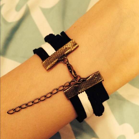Infinity bracelet - Picture 2 of 2