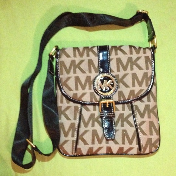 MK Over the shoulder